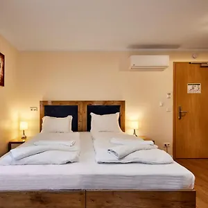 Isha Frankfurt nad Mohanem