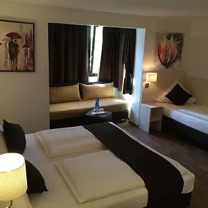 Hotel Lloyed, Frankfurt nad Menem